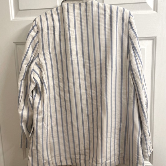 Blue and white striped large blazer - Picture 2 of 4